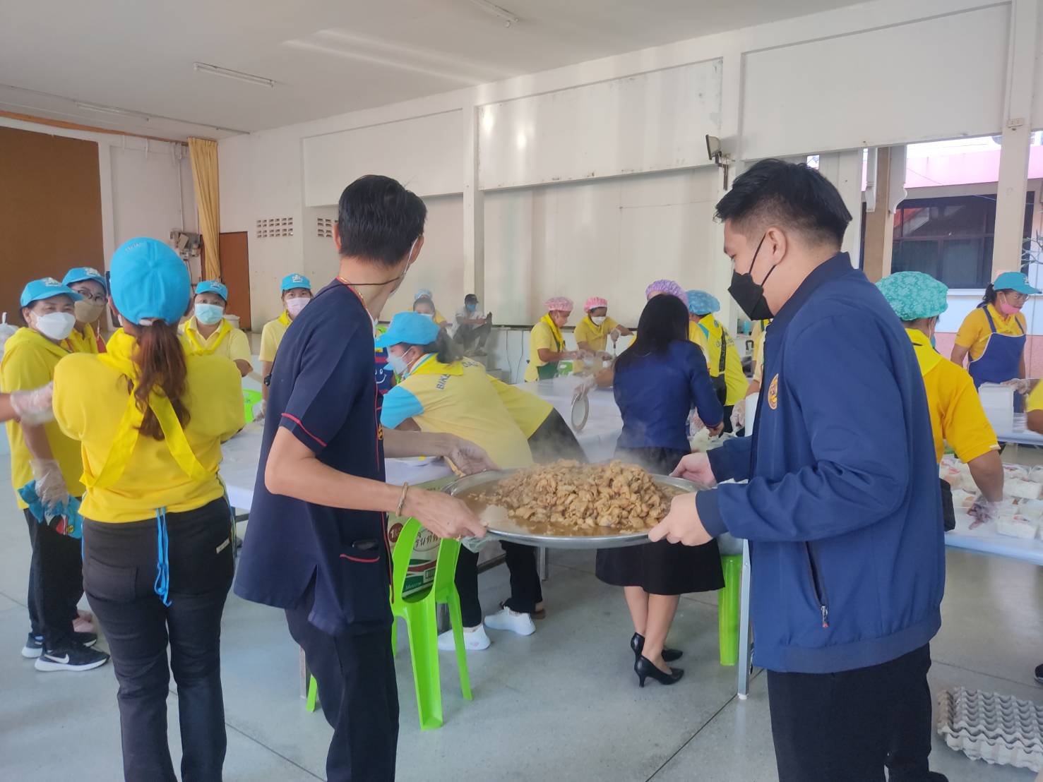 “จังหวัดสุโขทัยทำ 1 ต้องได้มากกว่า 1 จัดตั้งโรงครัวช่วยเหลือประชาชนที่ได้รับผลกระทบอุทกภัย ในพื้นที่จังหวัดสุโขทัย ณ อาคารอเนกประสงค์ศาลากลางจังหวัดสุโขทัย อำเภอเมืองสุโขทัย จังหวัดสุโขทัย”