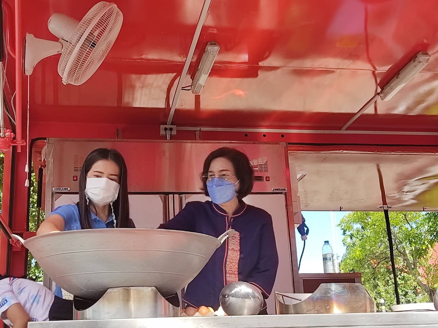 “จังหวัดสุโขทัยทำ 1 ต้องได้มากกว่า 1 จัดตั้งโรงครัวช่วยเหลือประชาชนที่ได้รับผลกระทบอุทกภัย ในพื้นที่จังหวัดสุโขทัย ณ อาคารอเนกประสงค์ศาลากลางจังหวัดสุโขทัย อำเภอเมืองสุโขทัย จังหวัดสุโขทัย”