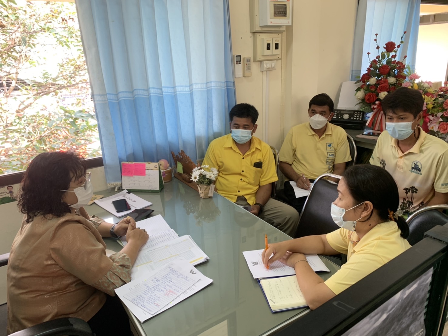 ประชุมมอบหมายงาน แบ่งพื้นที่ความรับผิดชอบ รับทราบนโยบาย ข้อสั่งการ และแนวทางการปฏิบัติงาน