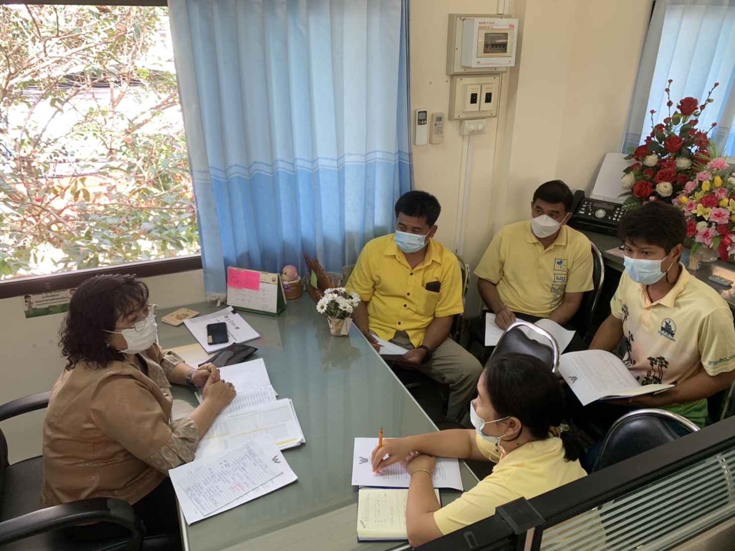 ประชุมมอบหมายงาน แบ่งพื้นที่ความรับผิดชอบ รับทราบนโยบาย ข้อสั่งการ และแนวทางการปฏิบัติงาน