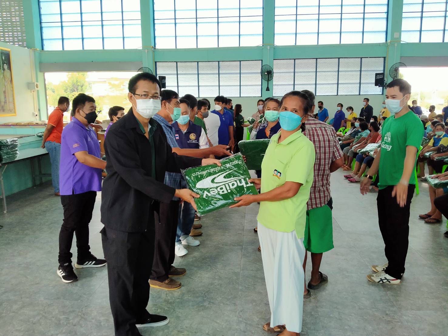 ร่วมกิจกรรมแจกผ้าห่มป้องกันภัยหนาว ตามโครงการไทยเบฟ รวมใจต้านภัยหนาว ปีที่ ๒๓