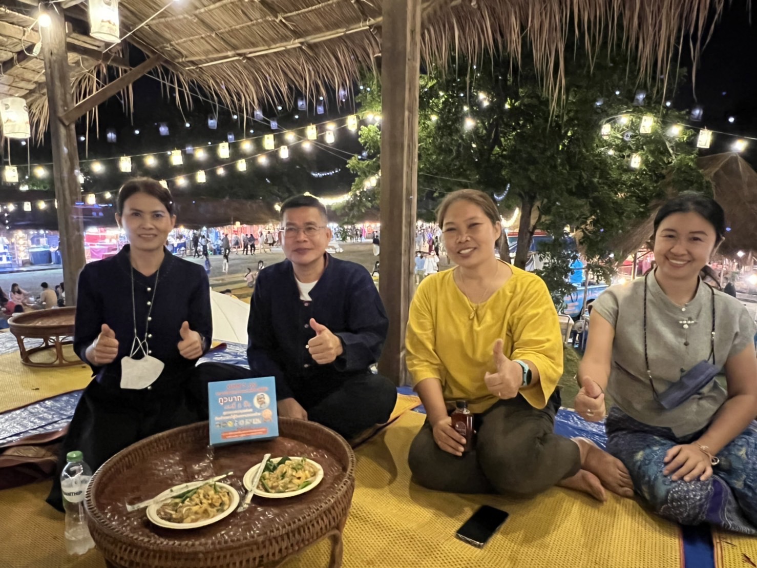 OTOP ปังไม่หยุด!! ยอดจำหน่าย 3 วัน เฉียดล้านบาท!! ในงานประเพณีลอยกระทง เผาเทียน เล่นไฟ จังหวัดสุโขทัย