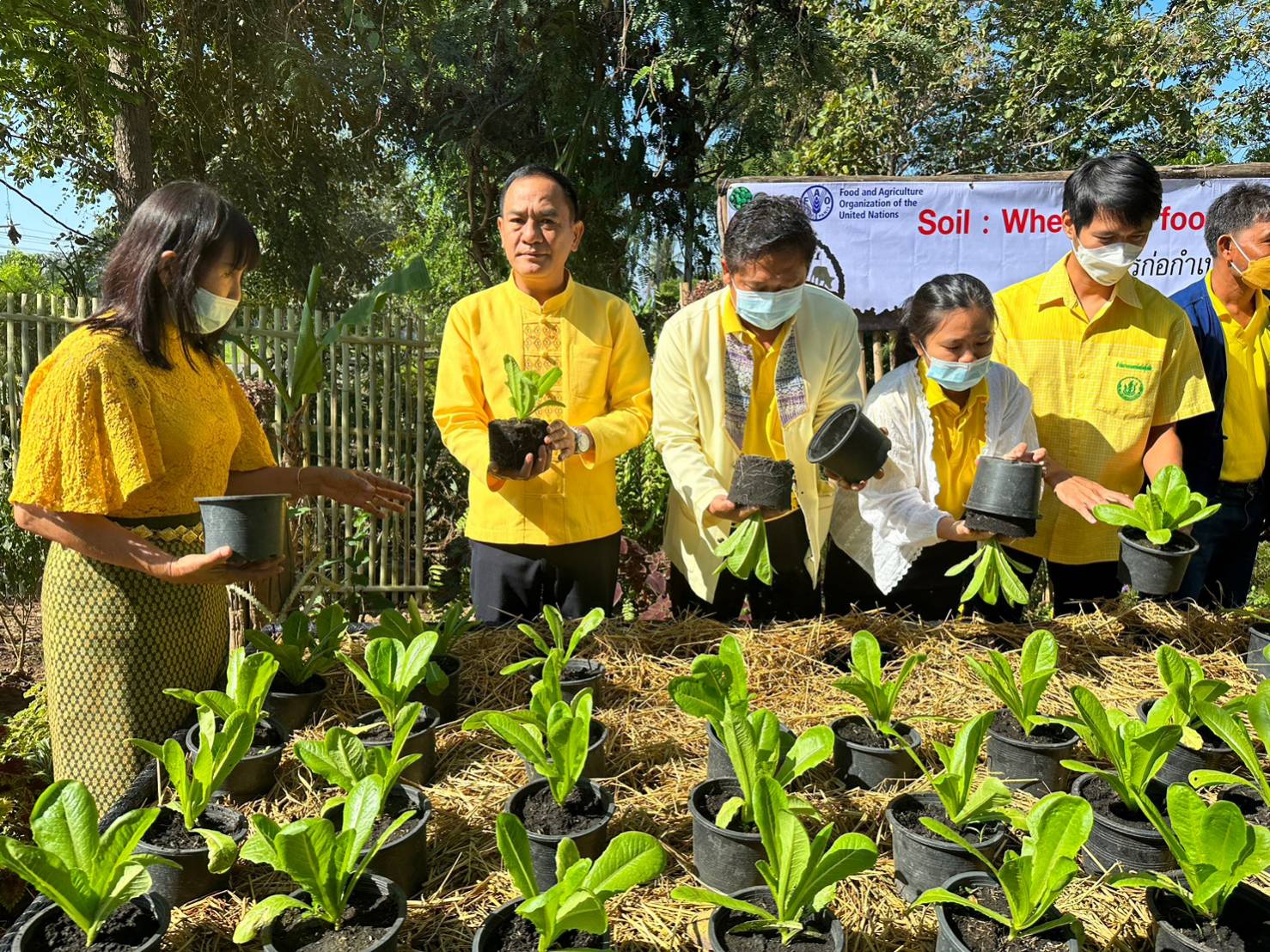 อำเภอศรีนครจัดกิจกรรม “วันดินโลก”