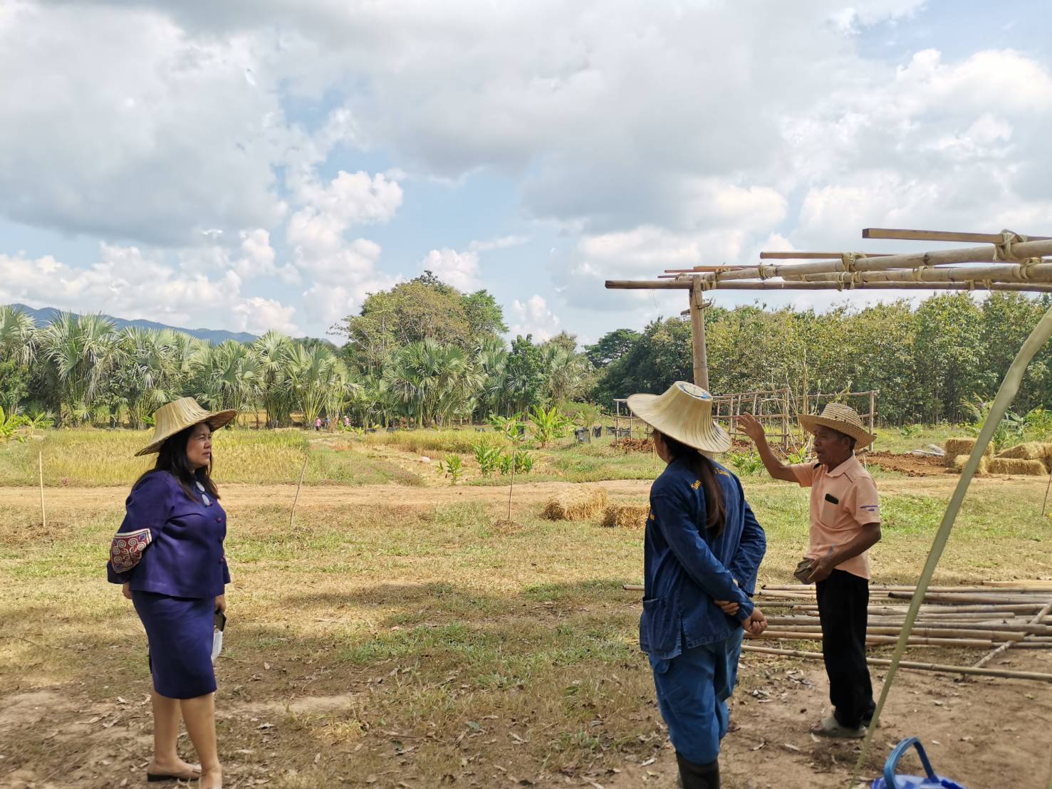 ร่วม​วางแผน เตรียมการจัดงาน” วันดินโลก”