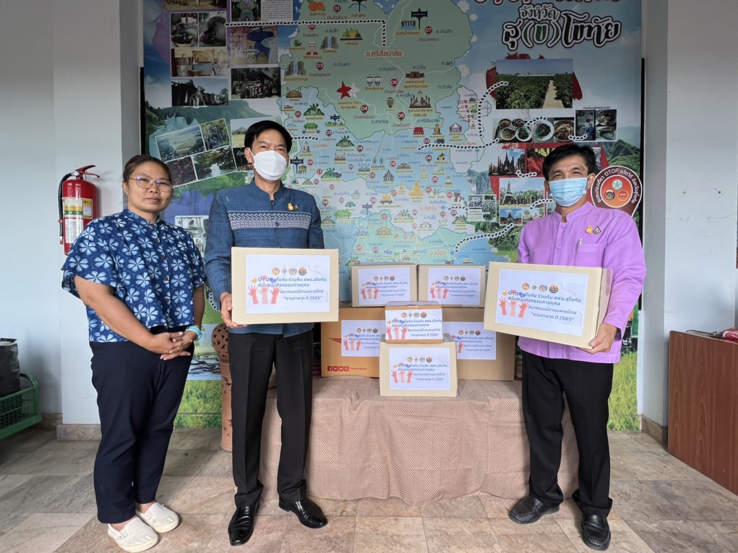 พช.สุโขทัย ร่วมกับเครือข่าย OTOP สุโขทัย สนับสนุนของรางวัลงานกาชาด (สวนลุม) ประจำปี 2565