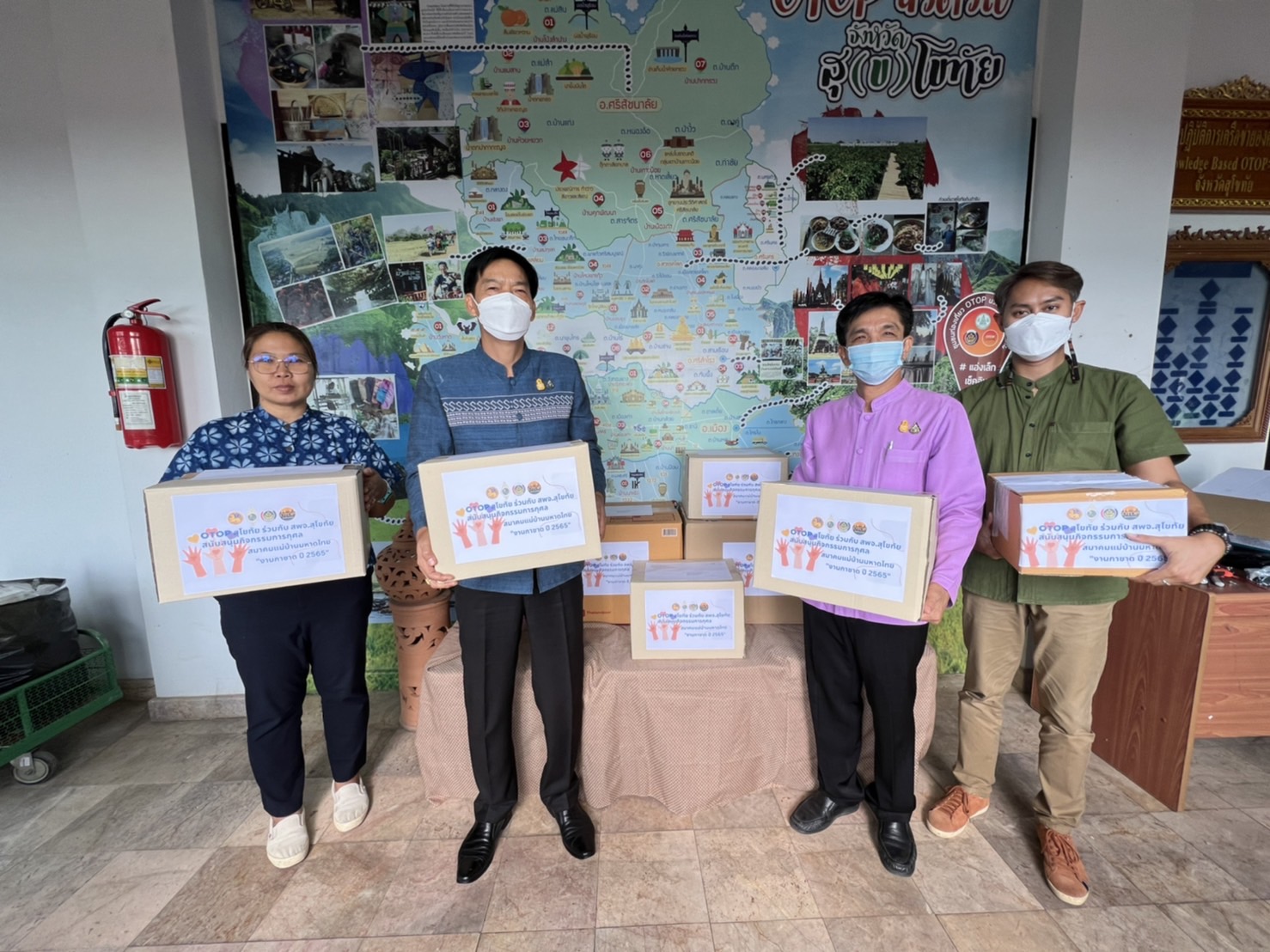 พช.สุโขทัย ร่วมกับเครือข่าย OTOP สุโขทัย สนับสนุนของรางวัลงานกาชาด (สวนลุม) ประจำปี 2565