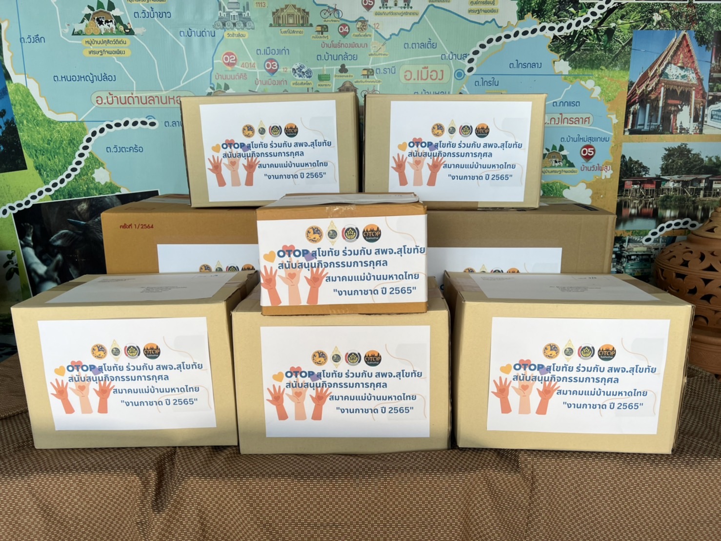 พช.สุโขทัย ร่วมกับเครือข่าย OTOP สุโขทัย สนับสนุนของรางวัลงานกาชาด (สวนลุม) ประจำปี 2565