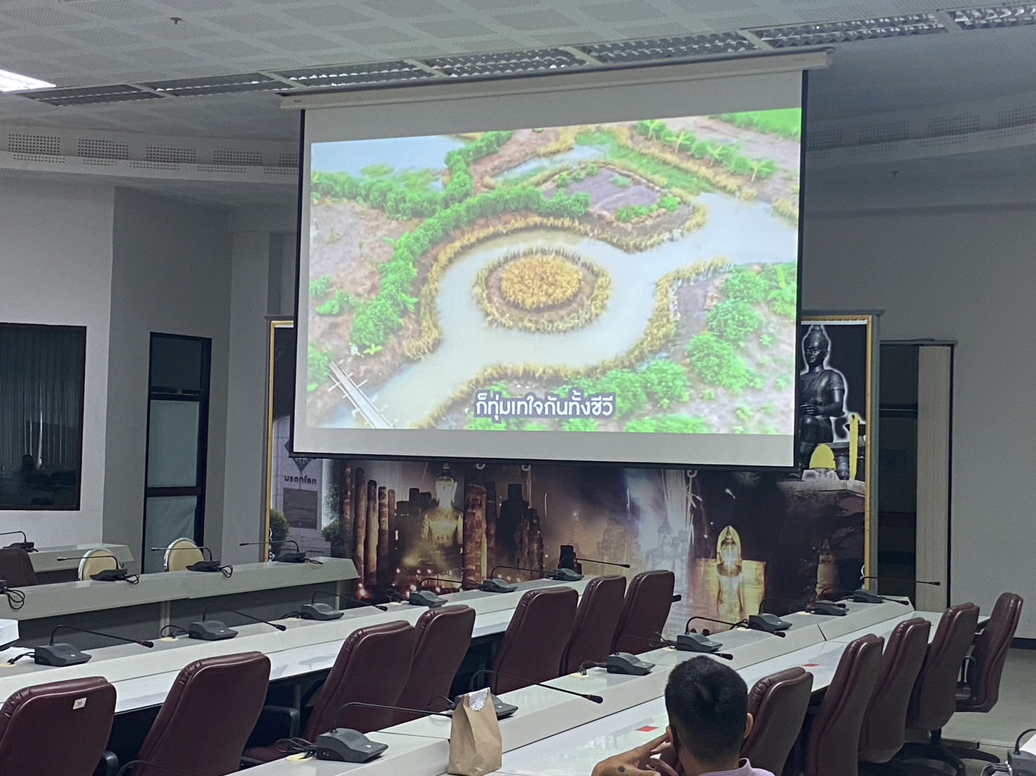 ? ร่วมประชุมคณะกรรมการจัดการประกวดร้องเพลง “รำวงมหาดไทยเพื่อคนไทย”จังหวัดสุโขทัย