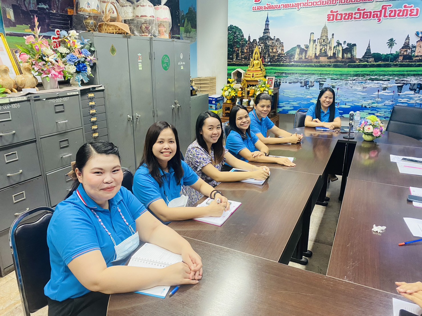 ประชุมทีมงานข้าราชการ เจ้าหน้าที่ กลุ่มงานประสานฯและเจ้าหน้าที่กองทุนพัฒนาบทบาทสตรี