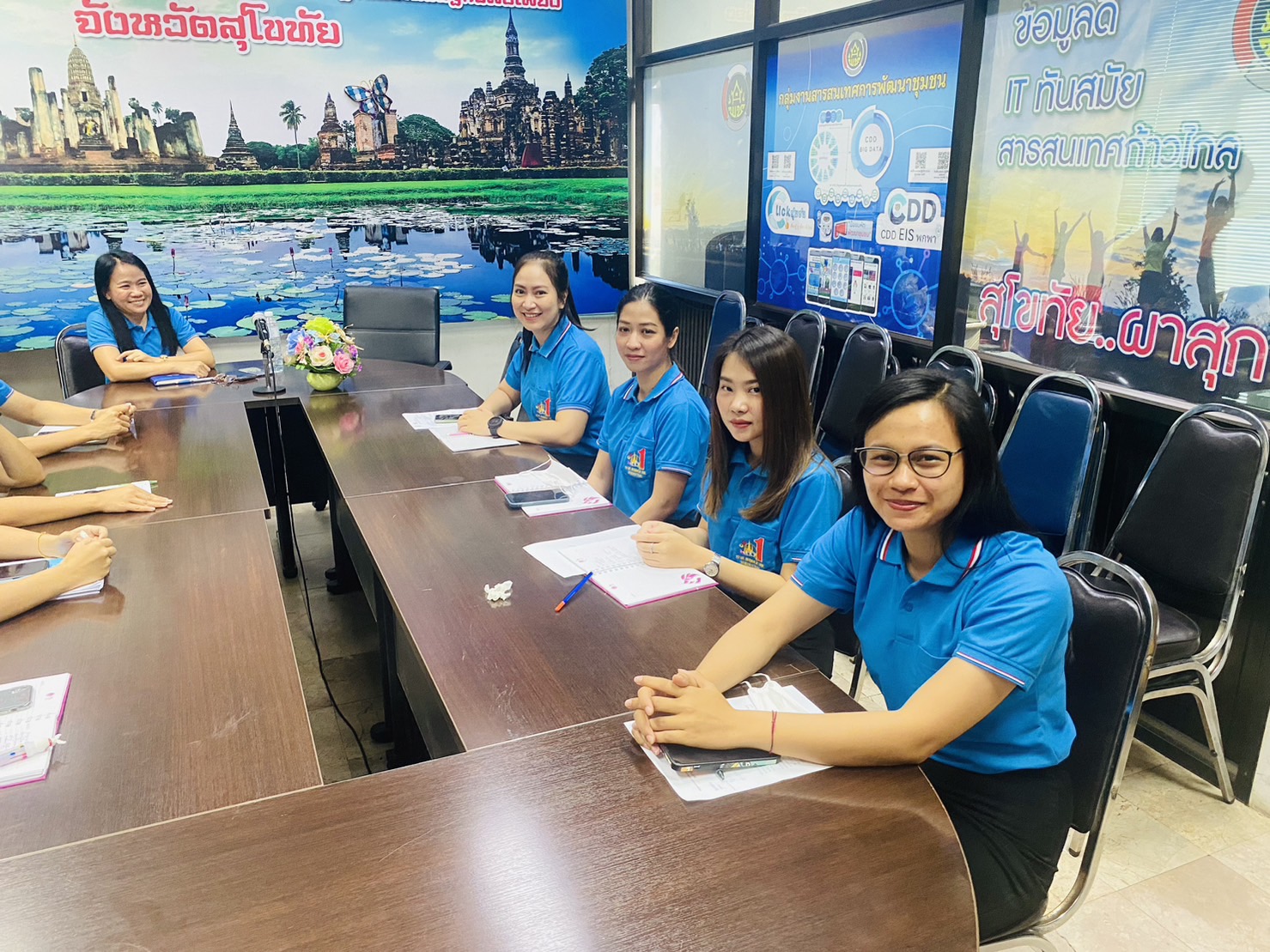 ประชุมทีมงานข้าราชการ เจ้าหน้าที่ กลุ่มงานประสานฯและเจ้าหน้าที่กองทุนพัฒนาบทบาทสตรี