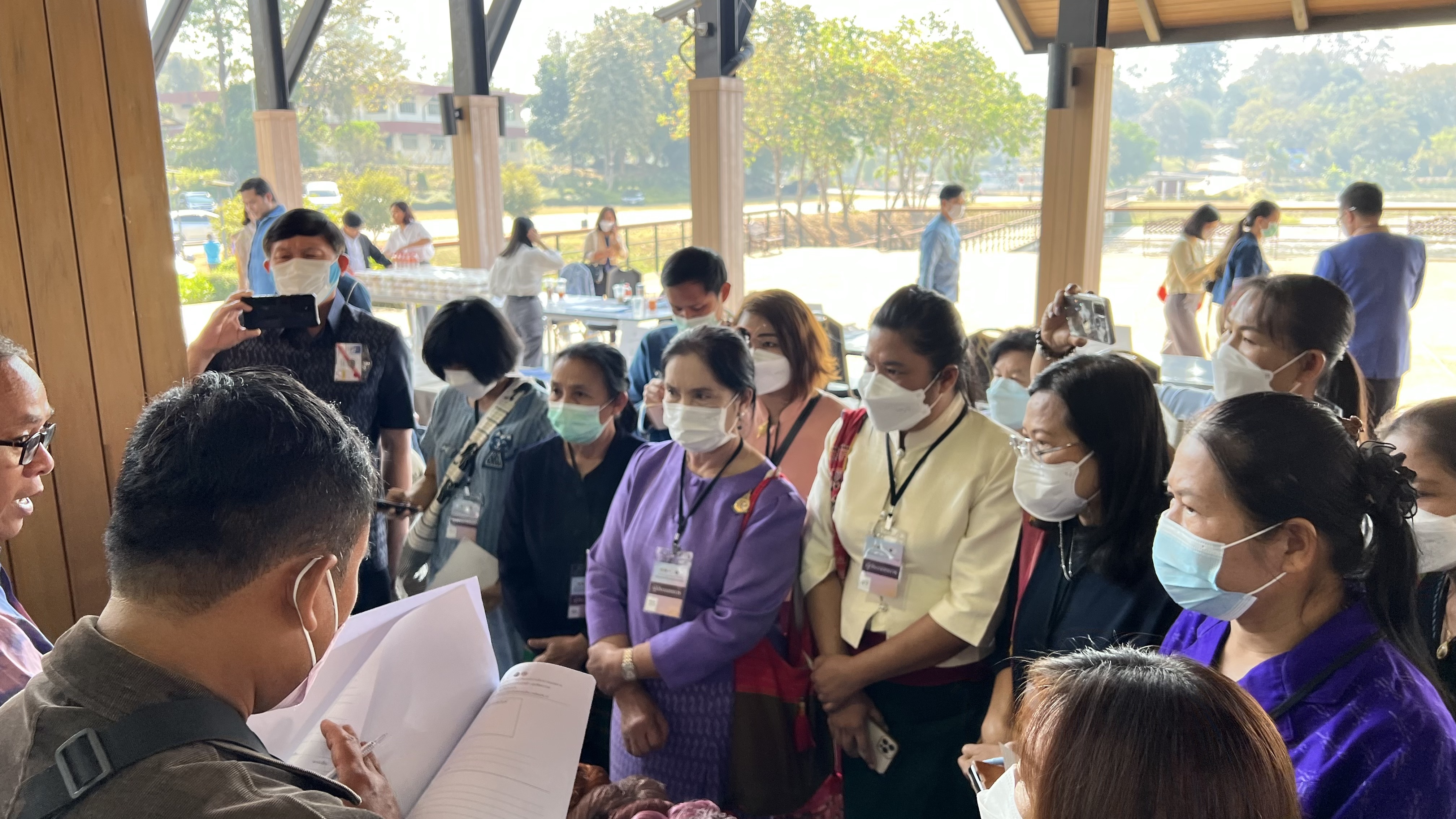 พช.สุโขทัย ทำ 1 ต้องได้มากกว่า 1 เข้าร่วมโครงการพัฒนาศักยภาพผู้ผลิต ผู้ประกอบการประเภทผ้า และหัตถกรรม และโครงการจัดแสดงและจำหน่ายภูมิปัญญาผ้าไทย และงานหัตถกรรมชุมชน ณ หอประชุมมหาวิทยาลัยราชภัฎเชียงราย