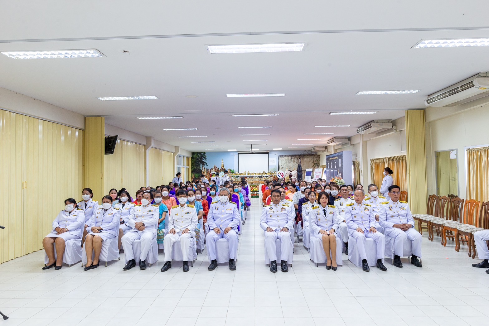 ❤️จังหวัดสุโขทัย จัดพิธีมอบลายผ้าพระราชทาน “ผ้าลายดอกรักราชกัญญา”เพื่อเป็นต้นแบบและพัฒนาต่อยอดขยายผล เพิ่มมูลค่าให้กับผลิตภัณฑ์ผ้าพื้นถิ่น