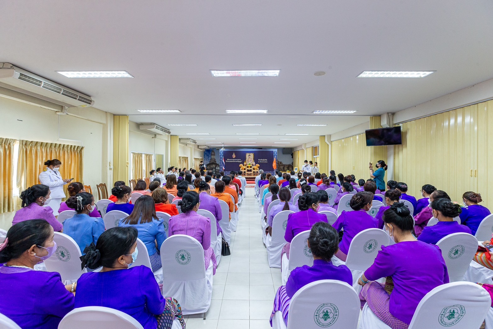 ❤️จังหวัดสุโขทัย จัดพิธีมอบลายผ้าพระราชทาน “ผ้าลายดอกรักราชกัญญา”เพื่อเป็นต้นแบบและพัฒนาต่อยอดขยายผล เพิ่มมูลค่าให้กับผลิตภัณฑ์ผ้าพื้นถิ่น