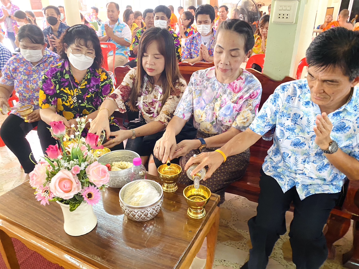 พช.สุโขทัย สืบสาน รักษาวัฒนธรรมประเพณีอันดีงามของไทย จัดกิจกรรมรดน้ำดำหัวขอพรพัฒนาการจังหวัดสุโขทัย เนื่องในประเพณีวันสงกรานต์ ประจำปี 2566
