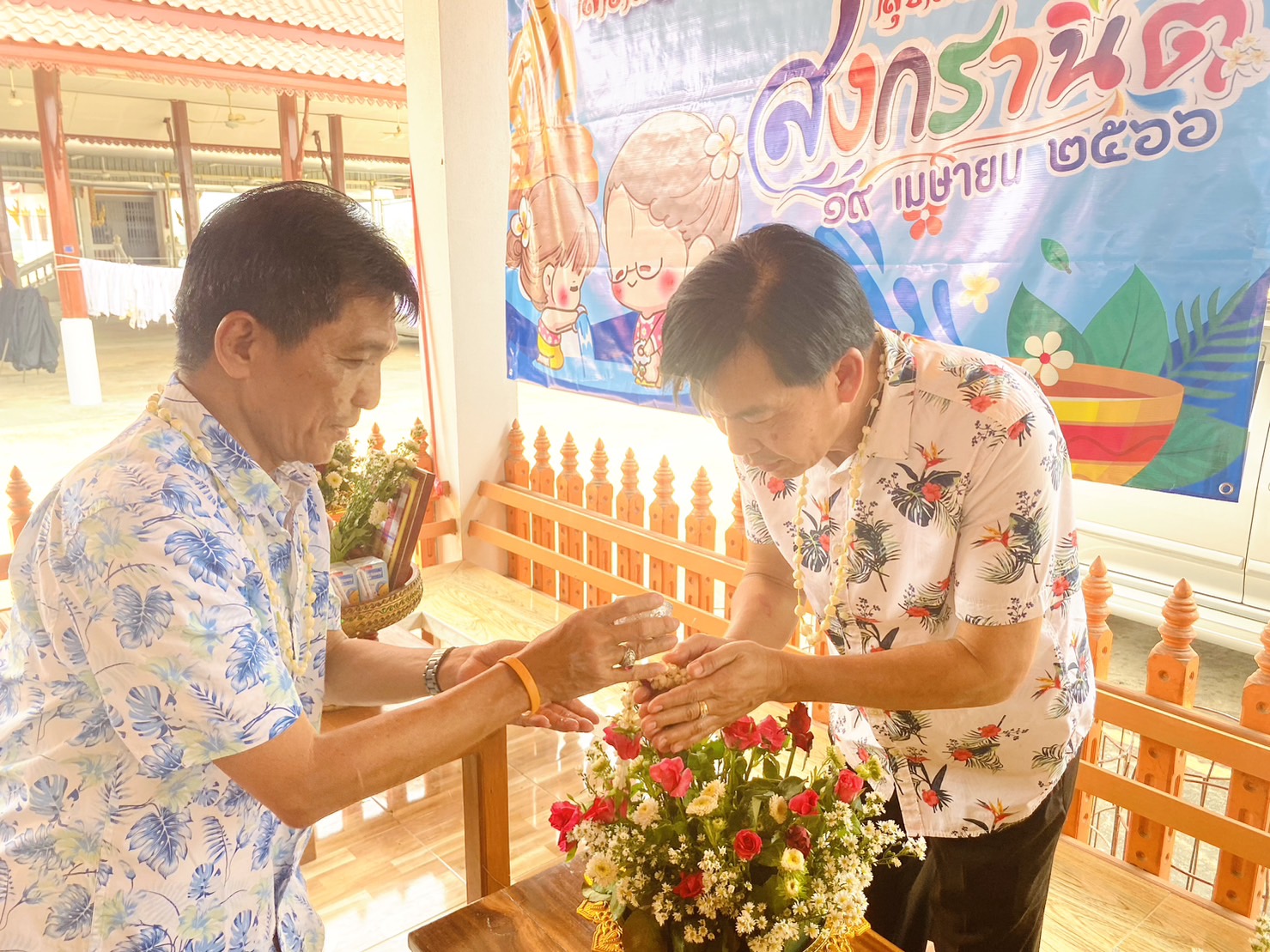 พช.สุโขทัย สืบสาน รักษาวัฒนธรรมประเพณีอันดีงามของไทย จัดกิจกรรมรดน้ำดำหัวขอพรพัฒนาการจังหวัดสุโขทัย เนื่องในประเพณีวันสงกรานต์ ประจำปี 2566