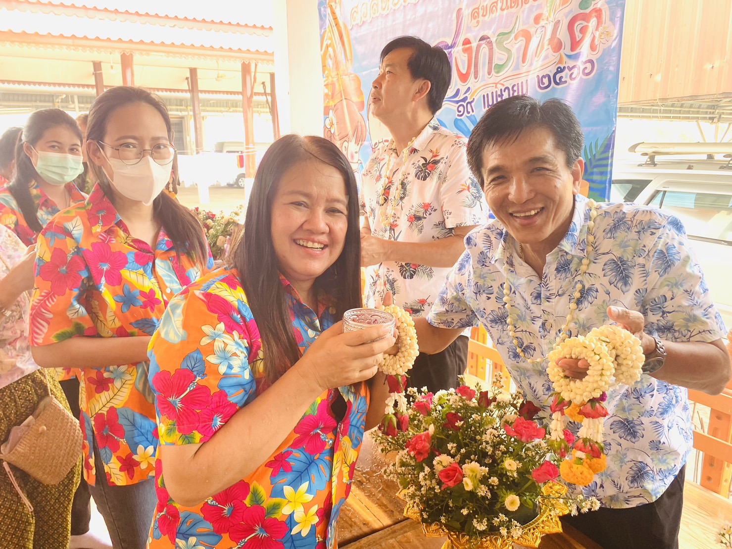 พช.สุโขทัย สืบสาน รักษาวัฒนธรรมประเพณีอันดีงามของไทย จัดกิจกรรมรดน้ำดำหัวขอพรพัฒนาการจังหวัดสุโขทัย เนื่องในประเพณีวันสงกรานต์ ประจำปี 2566