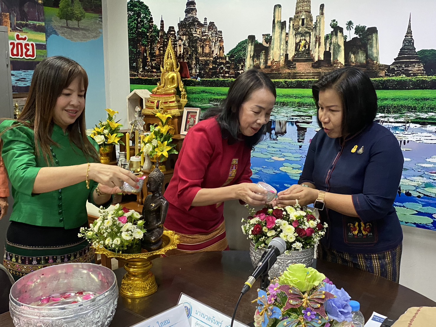 พช.สุโขทัย ให้การต้อนรับผู้ตรวจราชการกรมการพัฒนาชุมชน นางนวลจันทร์ ศรีมงคล ในโอกาสลงพื้นที่ตรวจติดตามผลปฏิบัติราชการ ตามนโยบายของรัฐบาล ภารกิจเร่งด่วนของกระทรวงมหาดไทย กรมการพัฒนาชุมชน ตามประเด็นตรวจราชการประจำเดือนเมษายน 2566 ในพื้นที่จังหวัดสุโขทัย