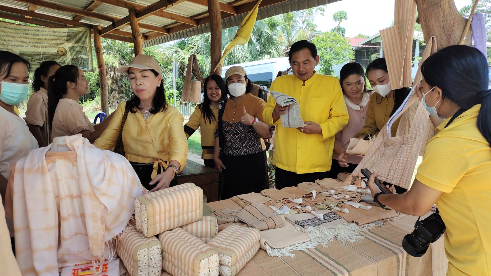 การคัดสรรกิจกรรมหมู่บ้านเศรษฐกิจพอเพียง “อยู่เย็น เป็นสุข” ตำบลเข้มแข็งตามหลักปรัชญาของเศรษฐกิจพอเพียง และกิจกรรมพัฒนาชุมชนดีเด่น ประจำปี 2566