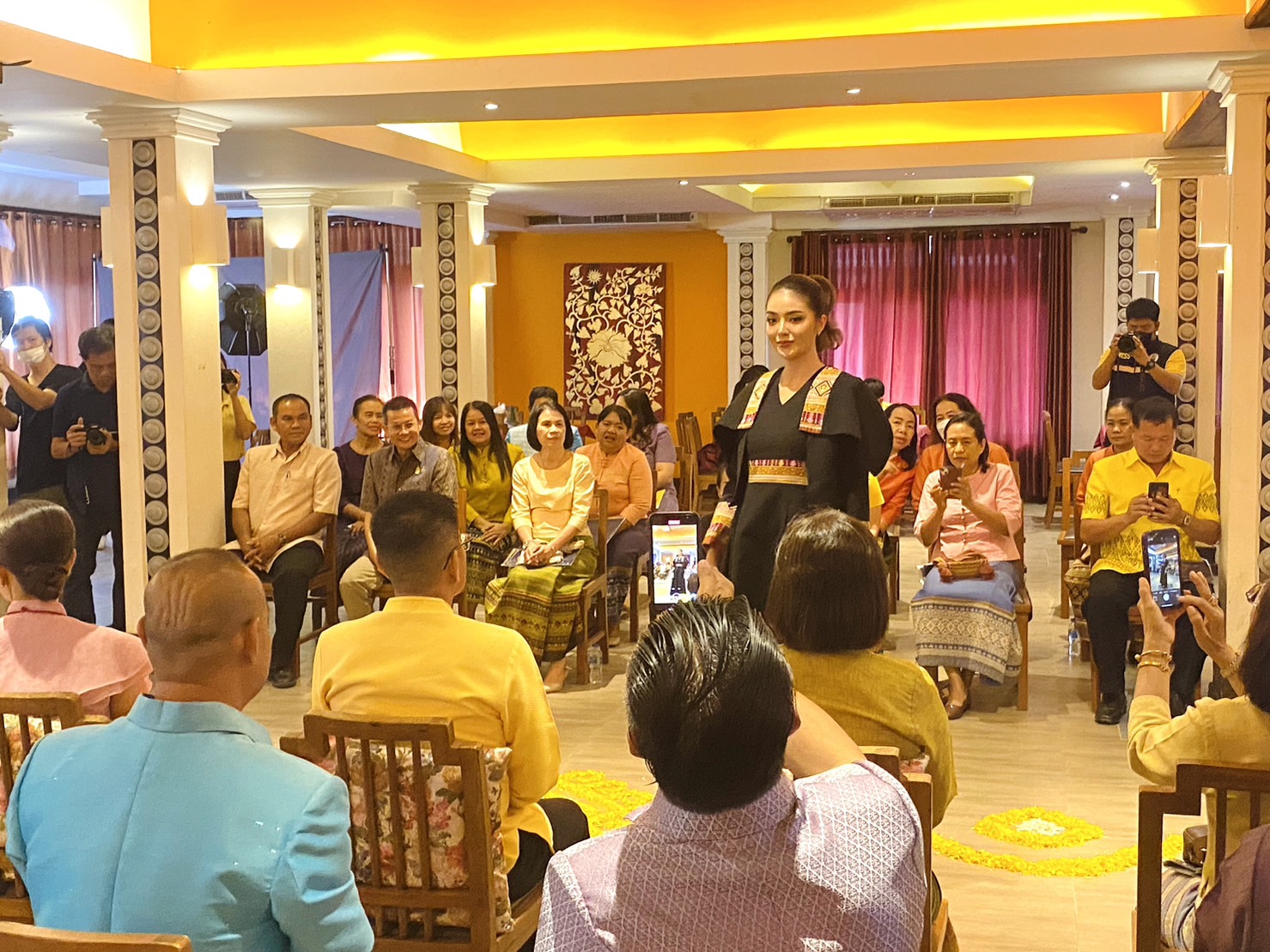 “มหกรรมมนต์เสน่ห์ผ้าทอ 9 ลาย สืบสานอัตลักษณ์เมืองแห่งรุ่งอรุณและ OTOP Premium จังหวัดสุโขทัย”