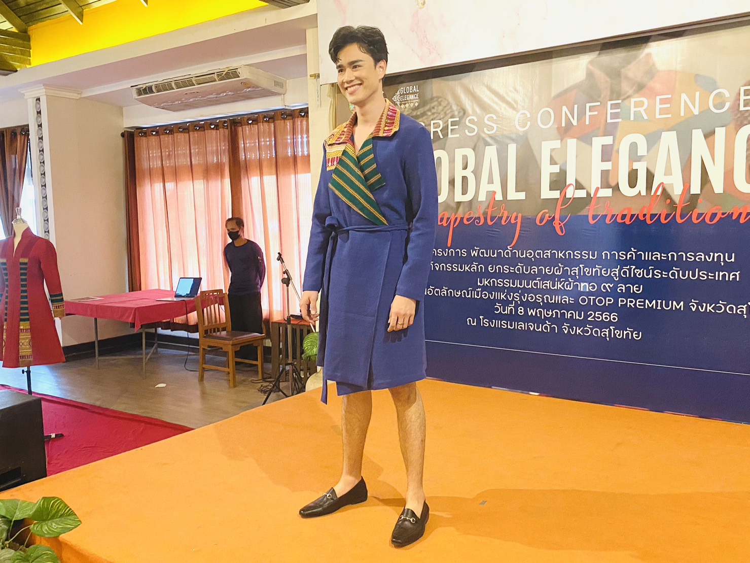 “มหกรรมมนต์เสน่ห์ผ้าทอ 9 ลาย สืบสานอัตลักษณ์เมืองแห่งรุ่งอรุณและ OTOP Premium จังหวัดสุโขทัย”