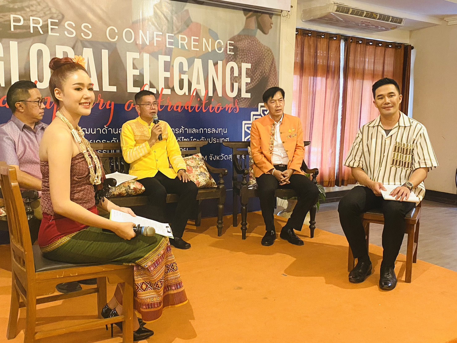 “มหกรรมมนต์เสน่ห์ผ้าทอ 9 ลาย สืบสานอัตลักษณ์เมืองแห่งรุ่งอรุณและ OTOP Premium จังหวัดสุโขทัย”