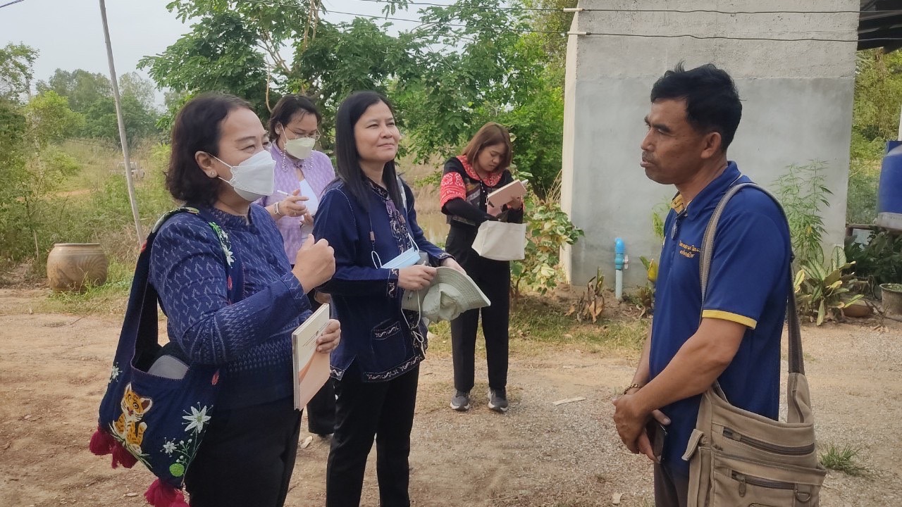 พช.สุโขทัย ลงพื้นที่ติดตามความก้าวหน้าการดำเนินการโครงการโคก หนอง นา พัฒนาชุมชน ในพื้นที่จังหวัดสุโขทัย ร่วมกับคณะผู้บริหารและเจ้าหน้าที่กรมการพัฒนาชุมชน