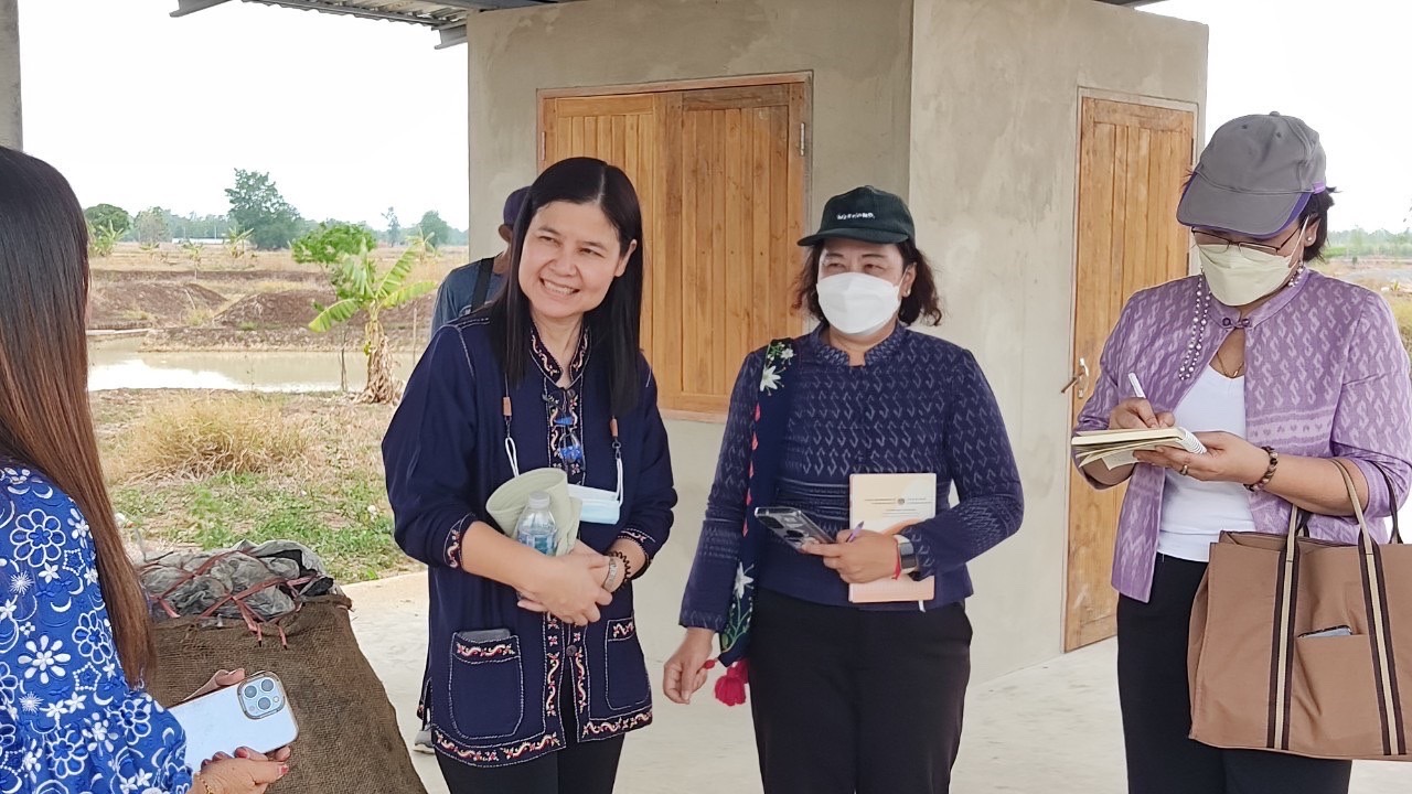 พช.สุโขทัย ลงพื้นที่ติดตามความก้าวหน้าการดำเนินการโครงการโคก หนอง นา พัฒนาชุมชน ในพื้นที่จังหวัดสุโขทัย ร่วมกับคณะผู้บริหารและเจ้าหน้าที่กรมการพัฒนาชุมชน