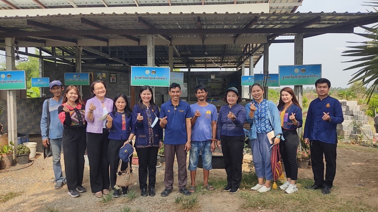 พช.สุโขทัย ลงพื้นที่ติดตามความก้าวหน้าการดำเนินการโครงการโคก หนอง นา พัฒนาชุมชน ในพื้นที่จังหวัดสุโขทัย ร่วมกับคณะผู้บริหารและเจ้าหน้าที่กรมการพัฒนาชุมชน