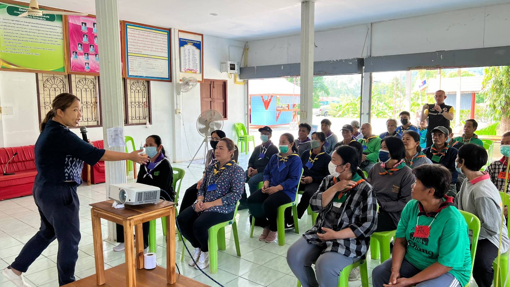 สนับสนุนวิทยากรการอบรมจัดตั้งหมู่บ้าน อพป. ?