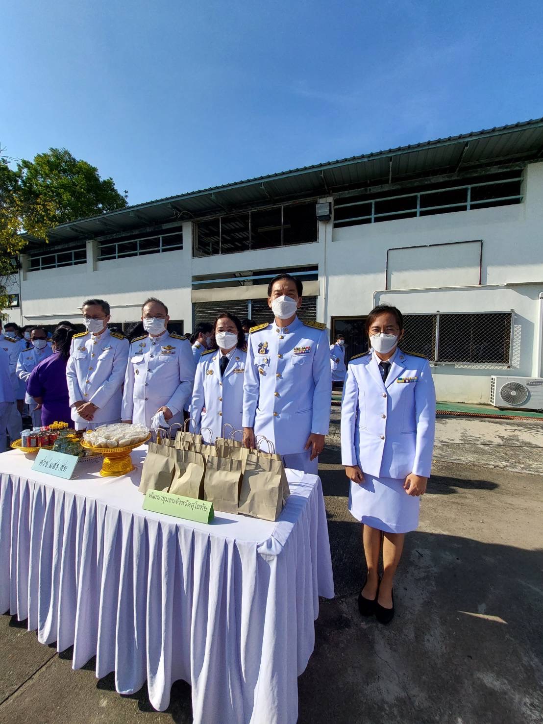 พช.สุโขทัย ร่วมพิธีทำบุญตักบาตรถวายพระราชกุศล เฉลิมพระเกียรติสมเด็จพระนางเจ้าฯ พระบรมราชินี