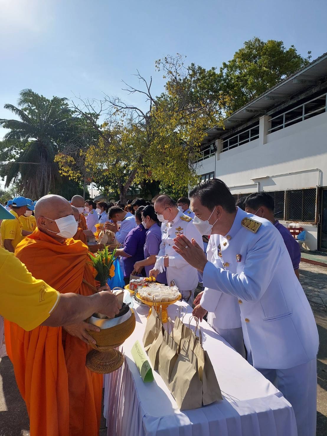 พช.สุโขทัย ร่วมพิธีทำบุญตักบาตรถวายพระราชกุศล เฉลิมพระเกียรติสมเด็จพระนางเจ้าฯ พระบรมราชินี