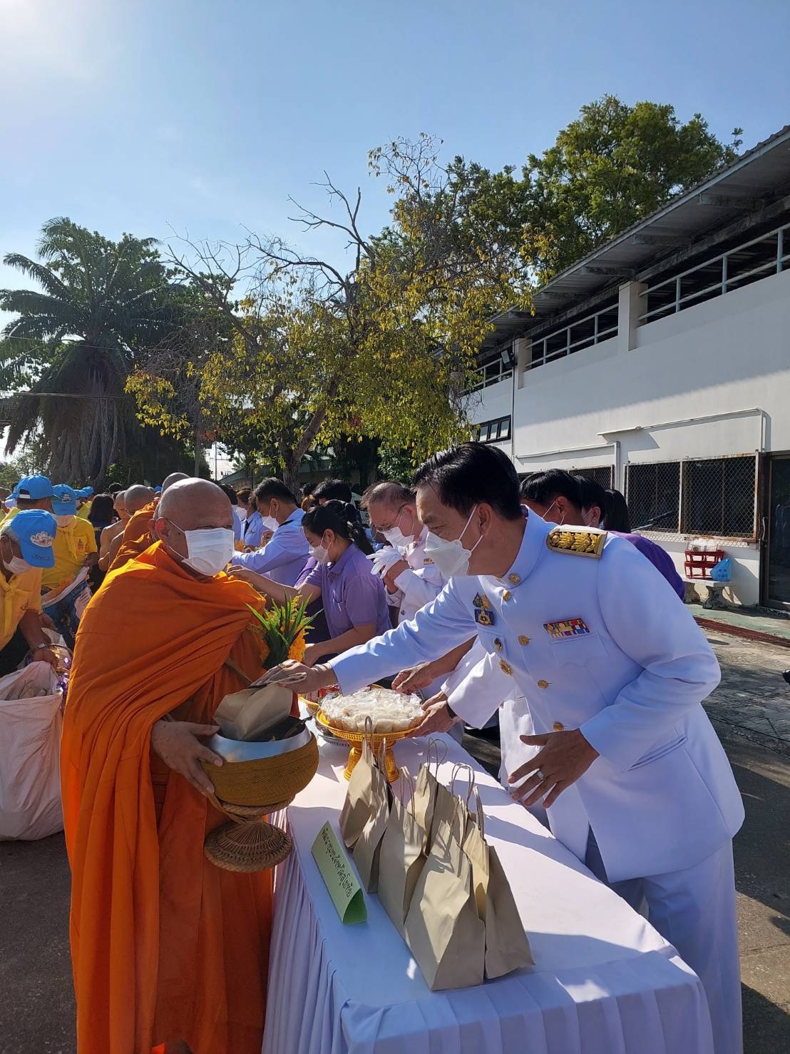 พช.สุโขทัย ร่วมพิธีทำบุญตักบาตรถวายพระราชกุศล เฉลิมพระเกียรติสมเด็จพระนางเจ้าฯ พระบรมราชินี