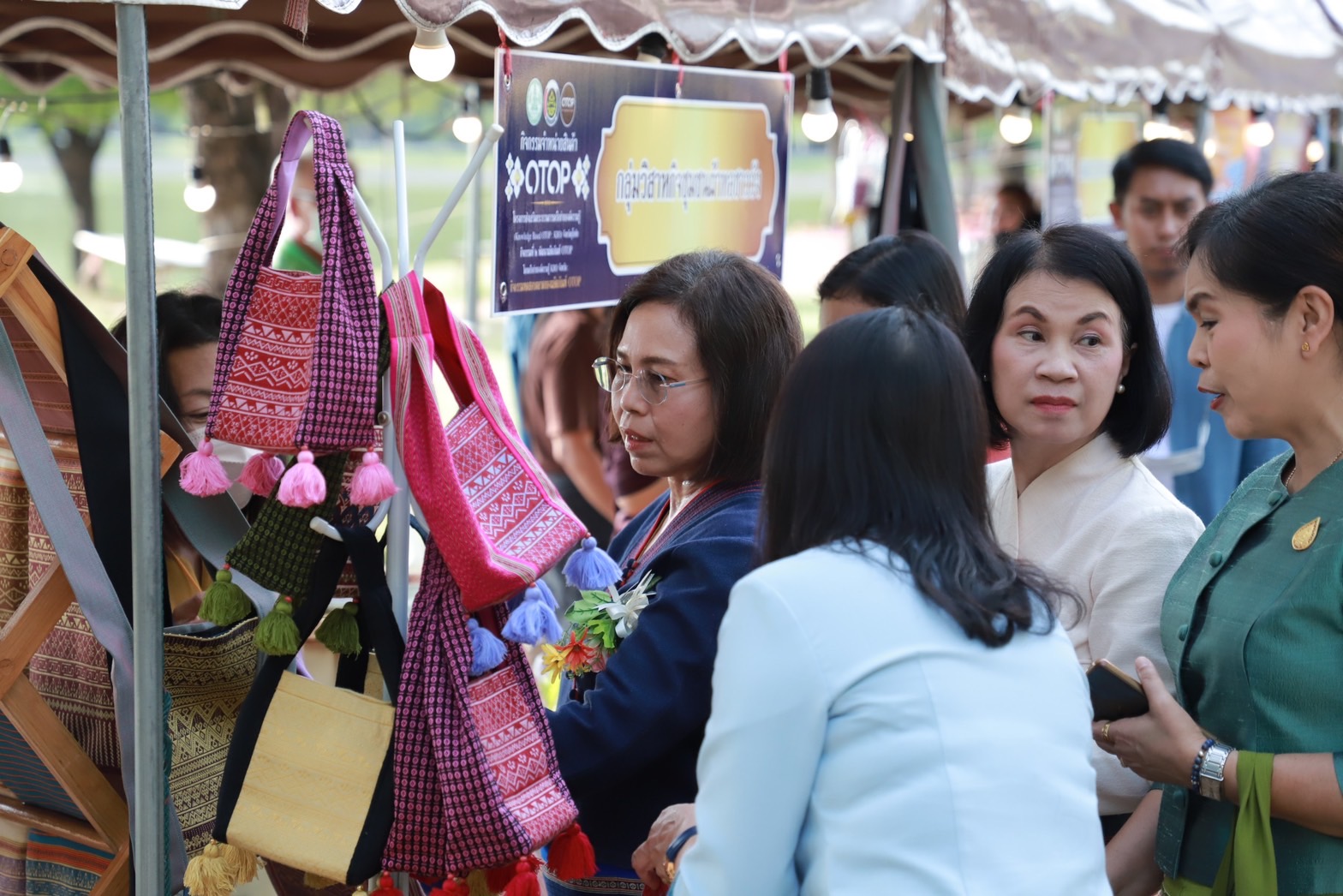 พช.สุโขทัย จัดกิจกรรมทดสอบตลาดของผลิตภัณฑ์ OTOP ที่ได้รับการพัฒนาตามโครงการส่งเสริมกระบวนการเครือข่ายองค์ความรู้ KBO (Knowledge-base OTOP)