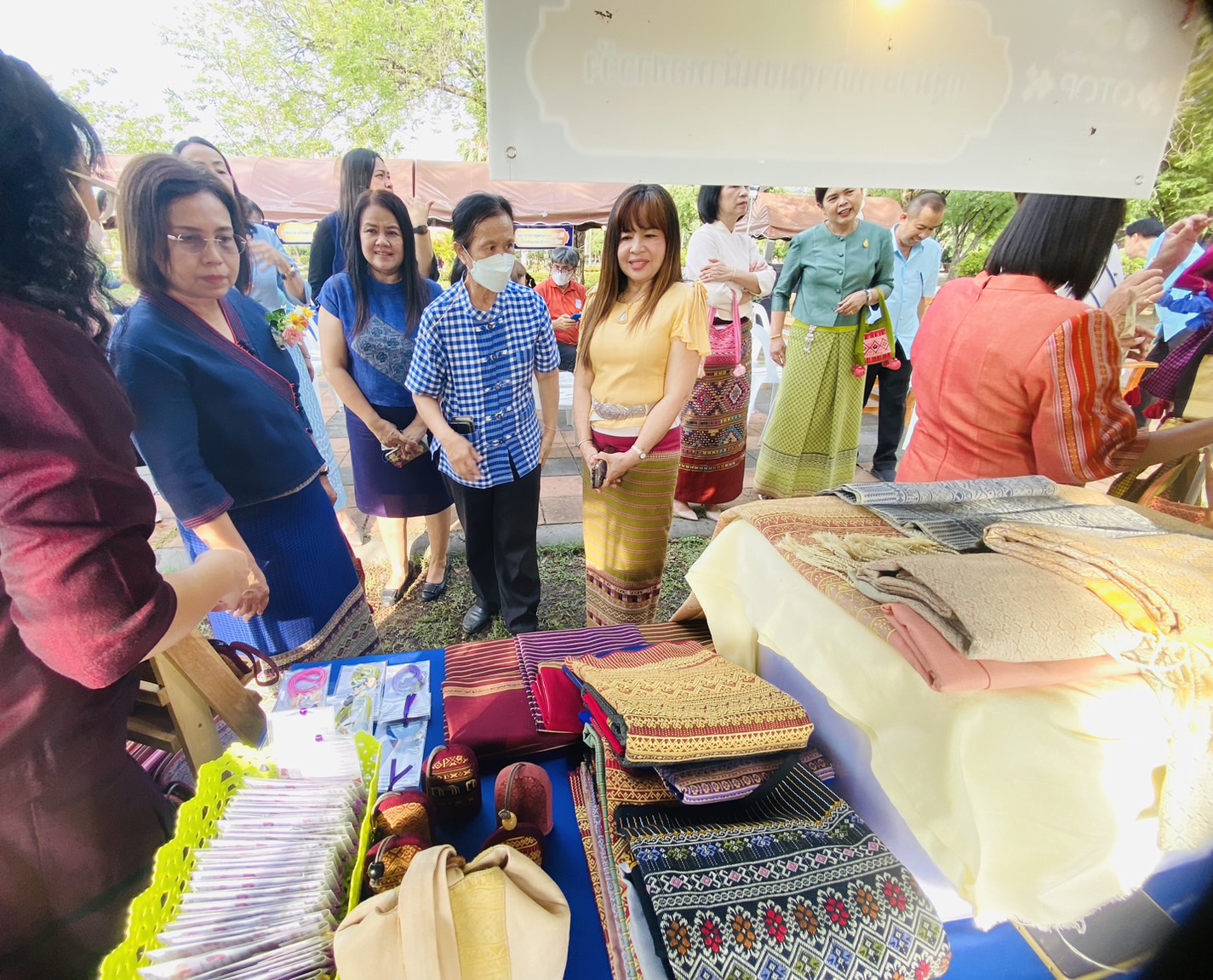 พช.สุโขทัย จัดกิจกรรมทดสอบตลาดของผลิตภัณฑ์ OTOP ที่ได้รับการพัฒนาตามโครงการส่งเสริมกระบวนการเครือข่ายองค์ความรู้ KBO (Knowledge-base OTOP)