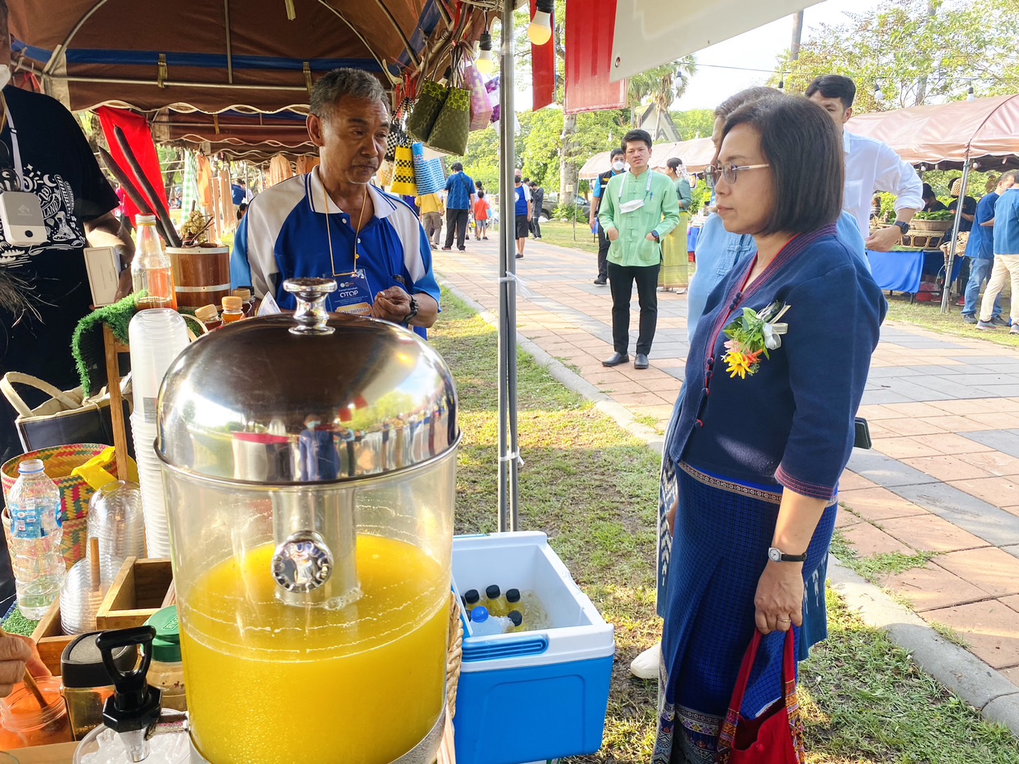 พช.สุโขทัย จัดกิจกรรมทดสอบตลาดของผลิตภัณฑ์ OTOP ที่ได้รับการพัฒนาตามโครงการส่งเสริมกระบวนการเครือข่ายองค์ความรู้ KBO (Knowledge-base OTOP)
