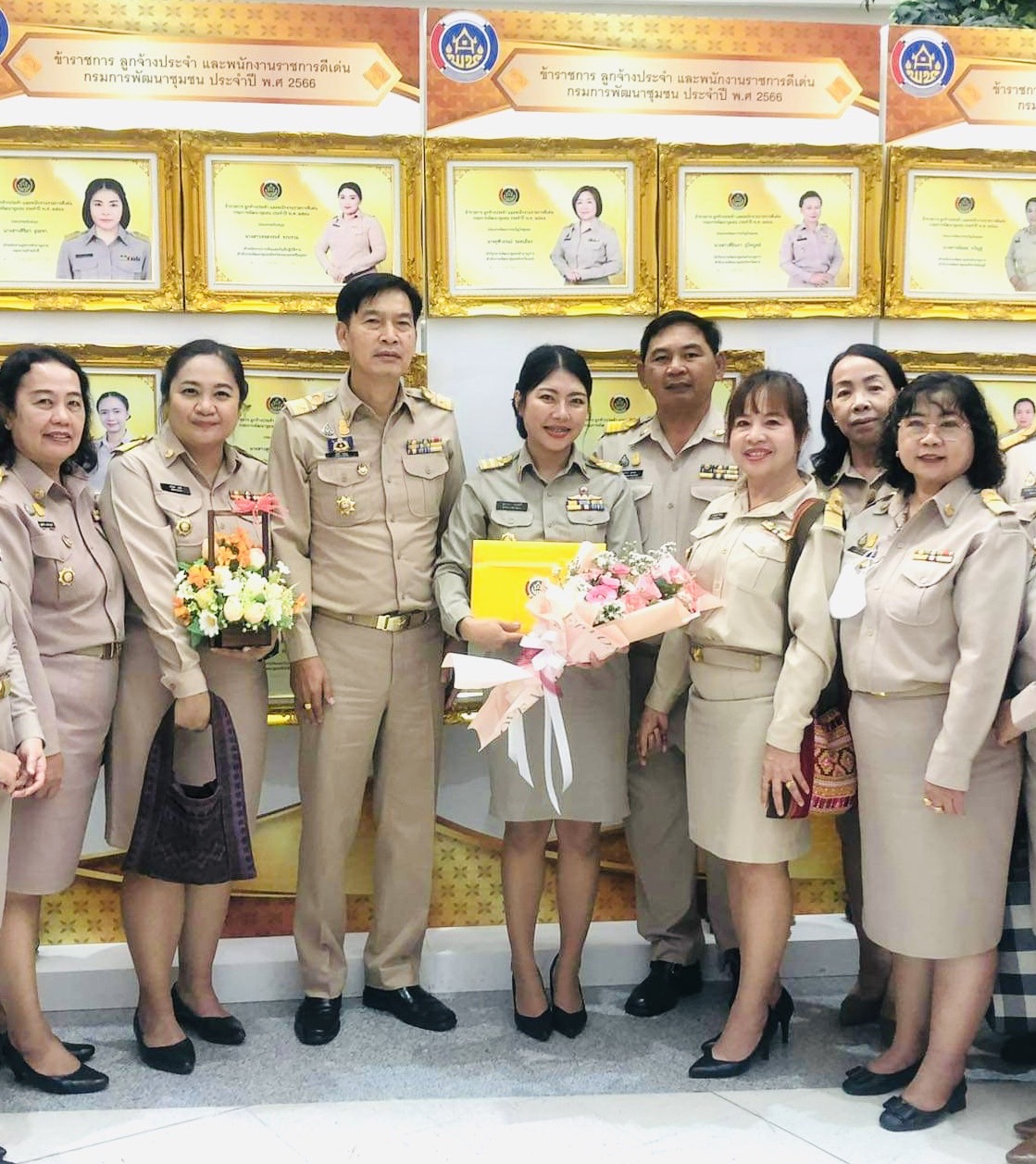 พช.สุโขทัย ร่วมแสดงความยินดี​กับข้าราชการ​ที่เข้ารับรางวัลข้าราชการดีเด่น ระดับเขตตรวจราชการ ประจำปี​ 2566