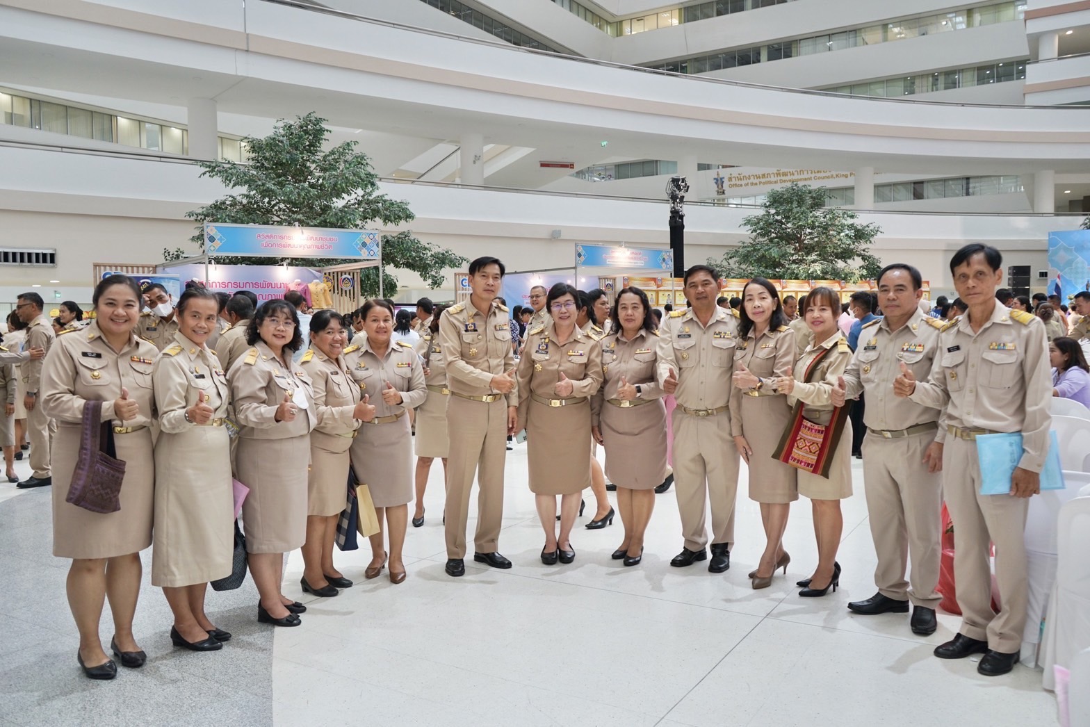 พช.สุโขทัย ร่วมแสดงความยินดี​กับข้าราชการ​ที่เข้ารับรางวัลข้าราชการดีเด่น ระดับเขตตรวจราชการ ประจำปี​ 2566