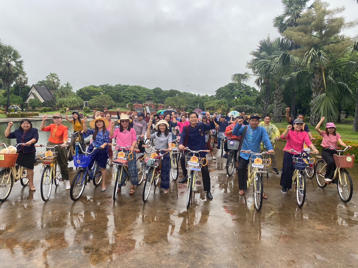 พช.สุโขทัย จัดใหญ่!! กิจกรรมเนื่องในโอกาสวันคล้ายวันก่อตั้งกรมการพัฒนาชุมชนครบรอบ 61 ปี