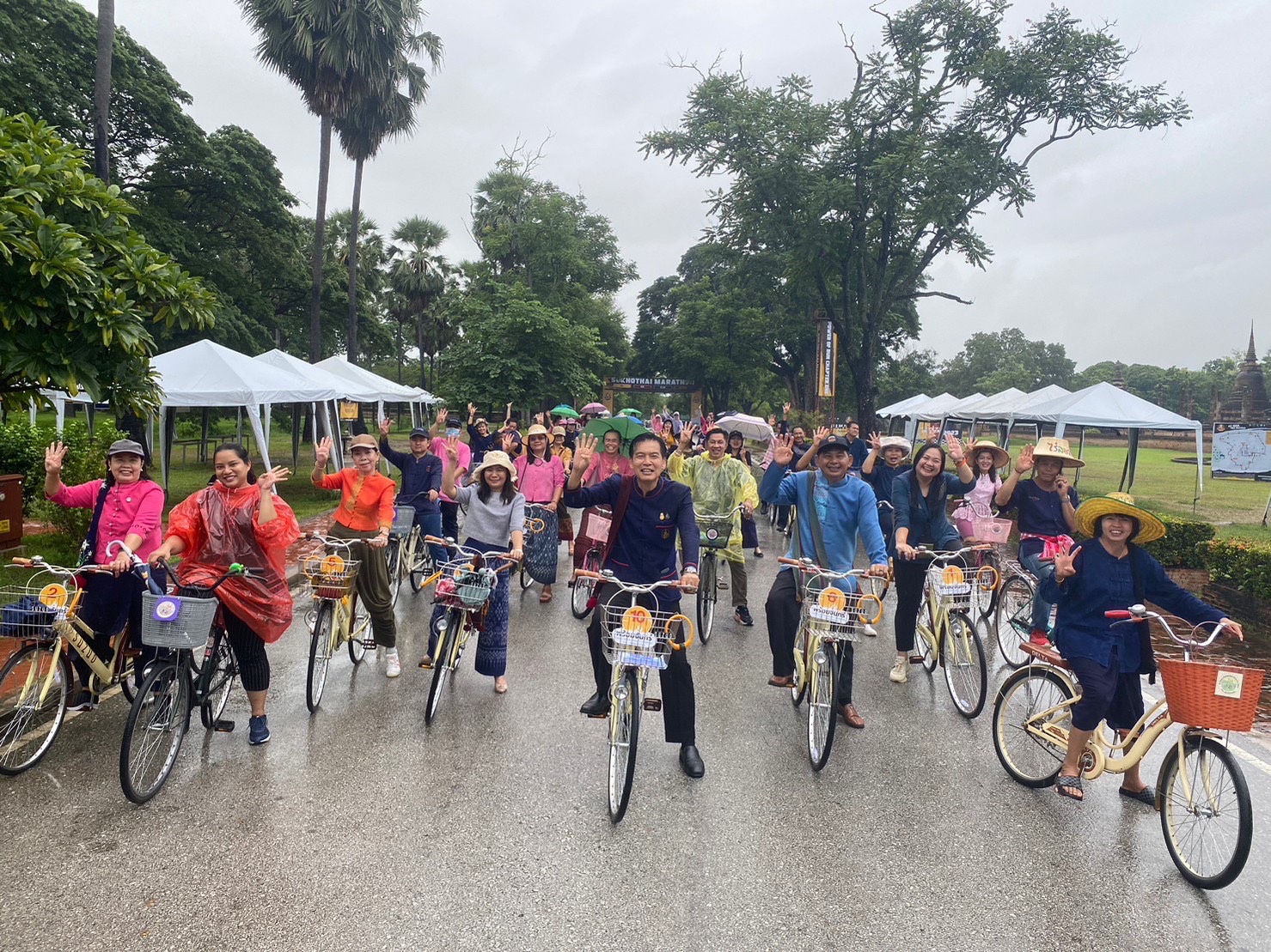 พช.สุโขทัย จัดใหญ่!! กิจกรรมเนื่องในโอกาสวันคล้ายวันก่อตั้งกรมการพัฒนาชุมชนครบรอบ 61 ปี