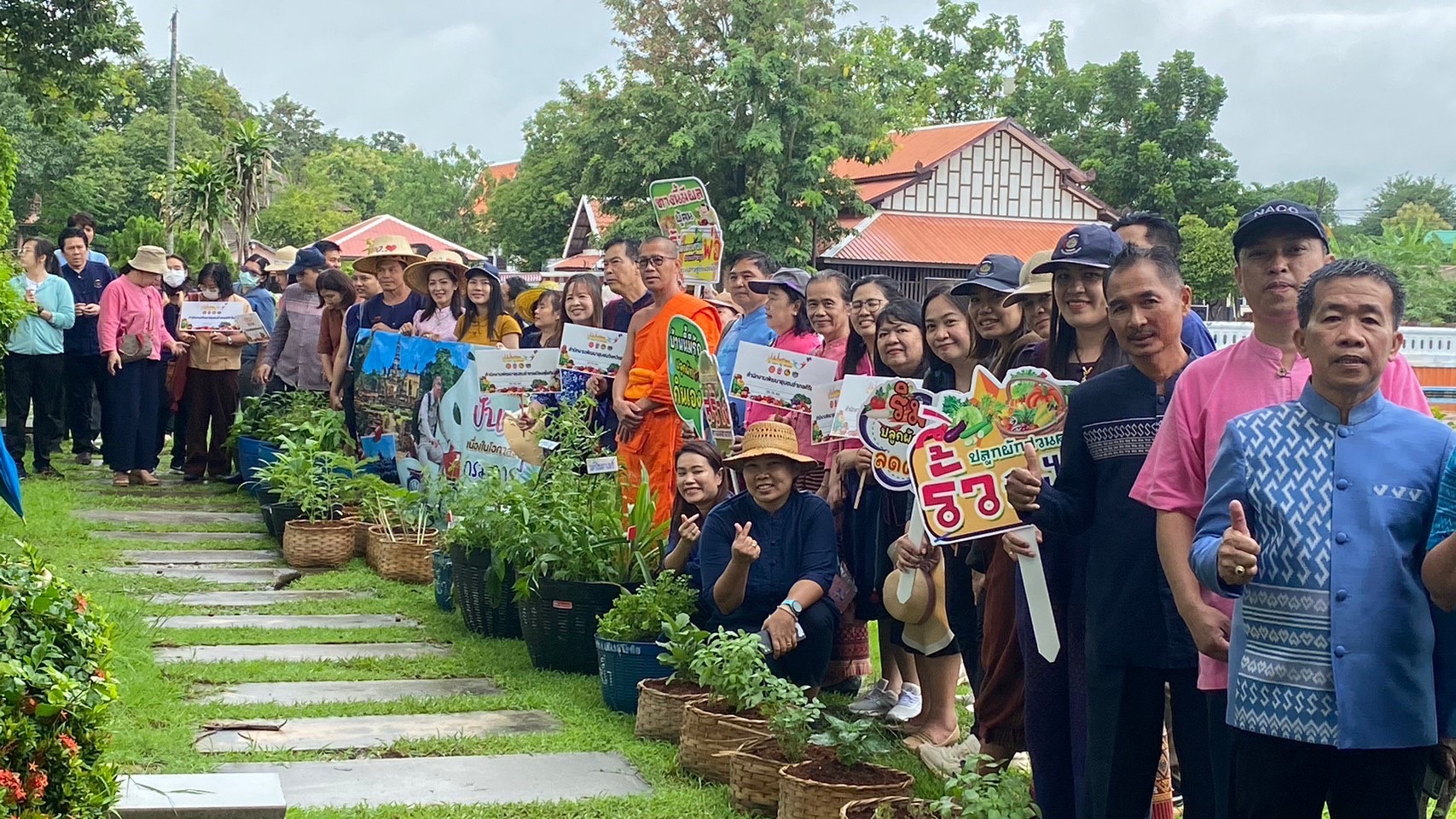 พช.สุโขทัย จัดใหญ่!! กิจกรรมเนื่องในโอกาสวันคล้ายวันก่อตั้งกรมการพัฒนาชุมชนครบรอบ 61 ปี