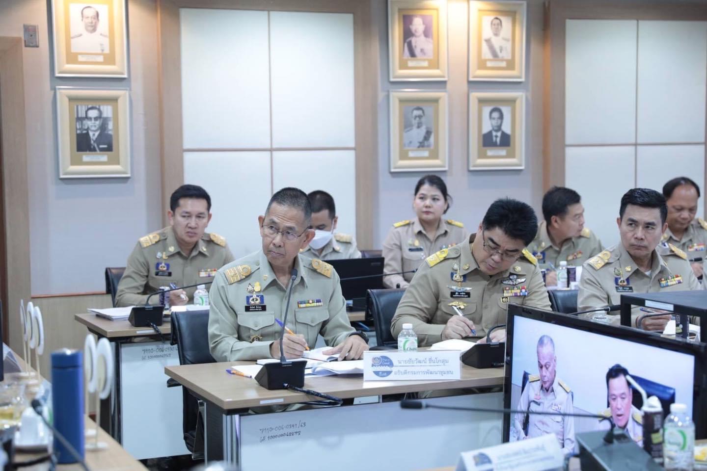 🙏พช.สุโขทัย ร่วมประชุมรับนโยบาย เนื่องในโอกาส มท.1 เยี่ยมกรมการพัฒนาชุมชน ย้ำคน พช. ต้องบำบัดทุกข์ บำรุงสุขให้พี่น้องประชาชน