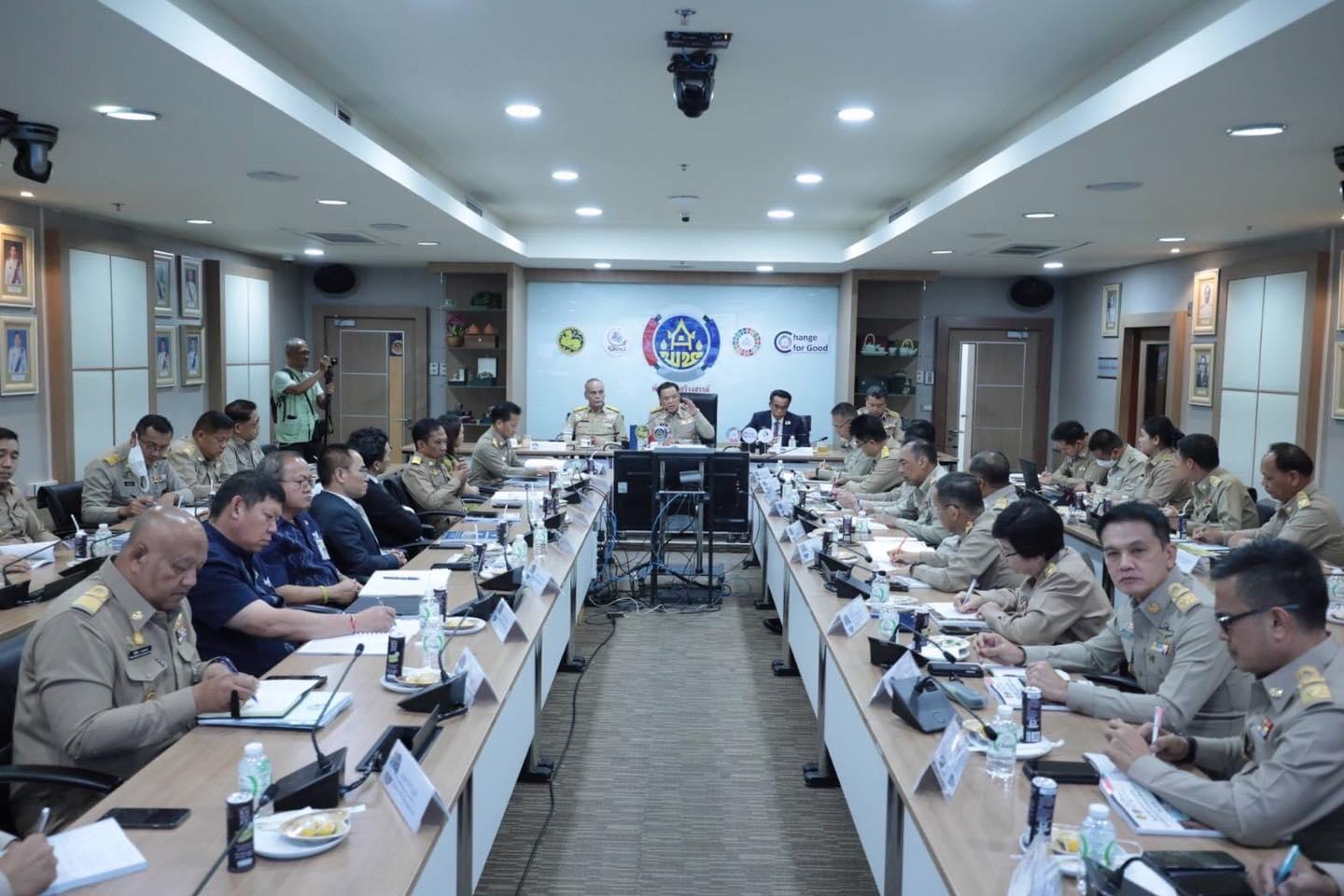 🙏พช.สุโขทัย ร่วมประชุมรับนโยบาย เนื่องในโอกาส มท.1 เยี่ยมกรมการพัฒนาชุมชน ย้ำคน พช. ต้องบำบัดทุกข์ บำรุงสุขให้พี่น้องประชาชน