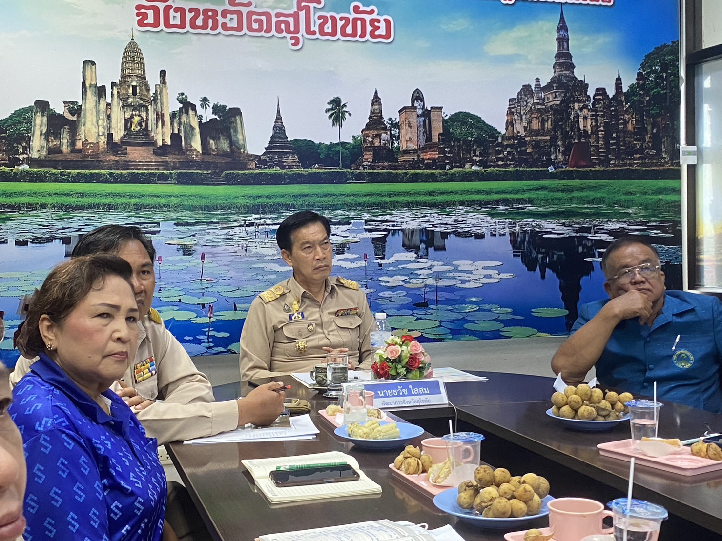 🙏พช.สุโขทัย ร่วมประชุมรับนโยบาย เนื่องในโอกาส มท.1 เยี่ยมกรมการพัฒนาชุมชน ย้ำคน พช. ต้องบำบัดทุกข์ บำรุงสุขให้พี่น้องประชาชน