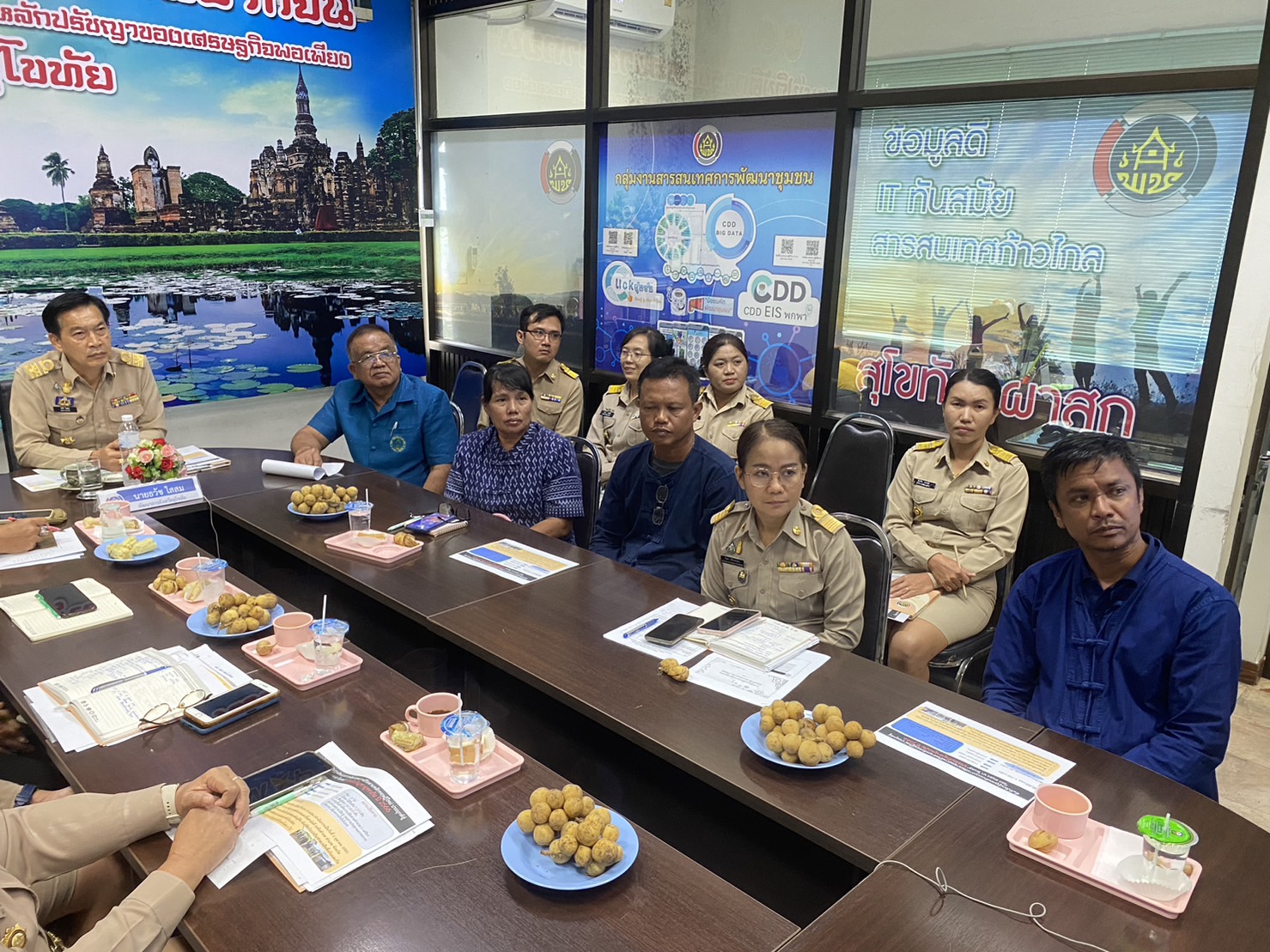 🙏พช.สุโขทัย ร่วมประชุมรับนโยบาย เนื่องในโอกาส มท.1 เยี่ยมกรมการพัฒนาชุมชน ย้ำคน พช. ต้องบำบัดทุกข์ บำรุงสุขให้พี่น้องประชาชน