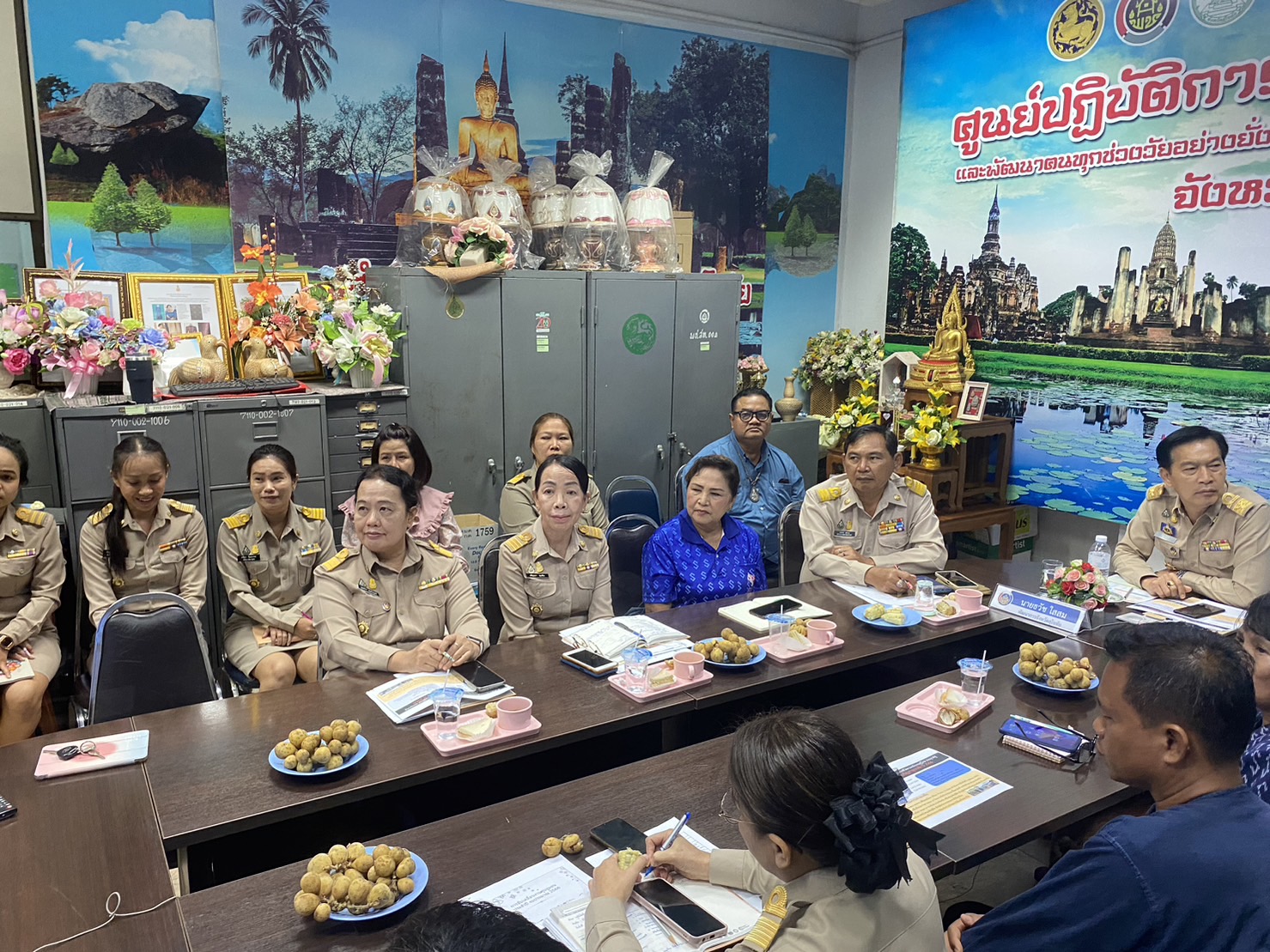 🙏พช.สุโขทัย ร่วมประชุมรับนโยบาย เนื่องในโอกาส มท.1 เยี่ยมกรมการพัฒนาชุมชน ย้ำคน พช. ต้องบำบัดทุกข์ บำรุงสุขให้พี่น้องประชาชน