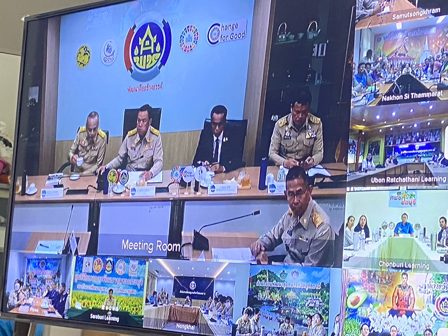 🙏พช.สุโขทัย ร่วมประชุมรับนโยบาย เนื่องในโอกาส มท.1 เยี่ยมกรมการพัฒนาชุมชน ย้ำคน พช. ต้องบำบัดทุกข์ บำรุงสุขให้พี่น้องประชาชน