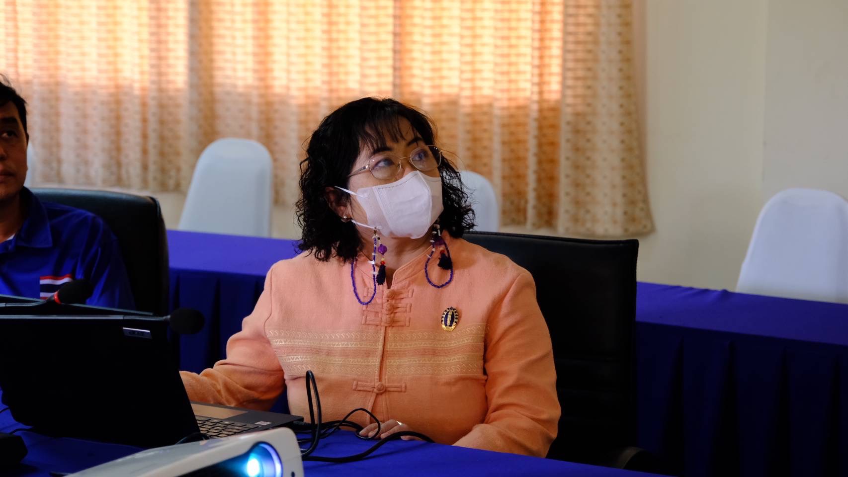 🙏พช.สุโขทัย ร่วมประชุมรับนโยบาย เนื่องในโอกาส มท.1 เยี่ยมกรมการพัฒนาชุมชน ย้ำคน พช. ต้องบำบัดทุกข์ บำรุงสุขให้พี่น้องประชาชน