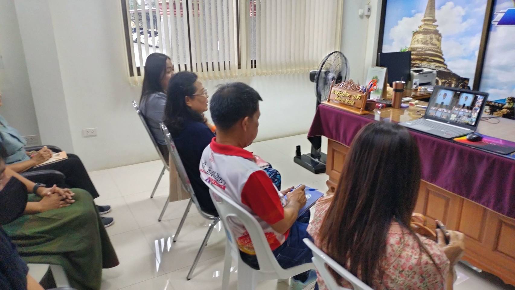 🙏พช.สุโขทัย ร่วมประชุมรับนโยบาย เนื่องในโอกาส มท.1 เยี่ยมกรมการพัฒนาชุมชน ย้ำคน พช. ต้องบำบัดทุกข์ บำรุงสุขให้พี่น้องประชาชน