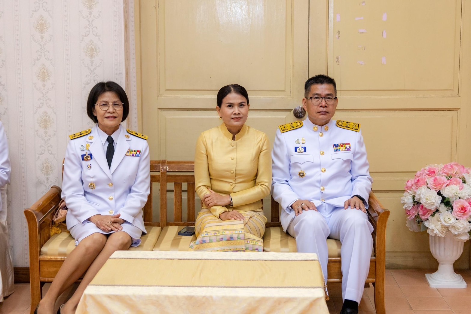 🦋จังหวัดสุโขทัย จัดพิธีมอบแบบลายผ้าพระราชทาน “ผ้าลายสิริวชิราภรณ์” “ผ้าลายชบาปัตตานี” และเครื่องหมายรับรองสินค้าแฟชั่นและหัตถกรรมพระราชทาน “Sustainable Fashion : แฟชั่นแห่งความยั่งยืน”