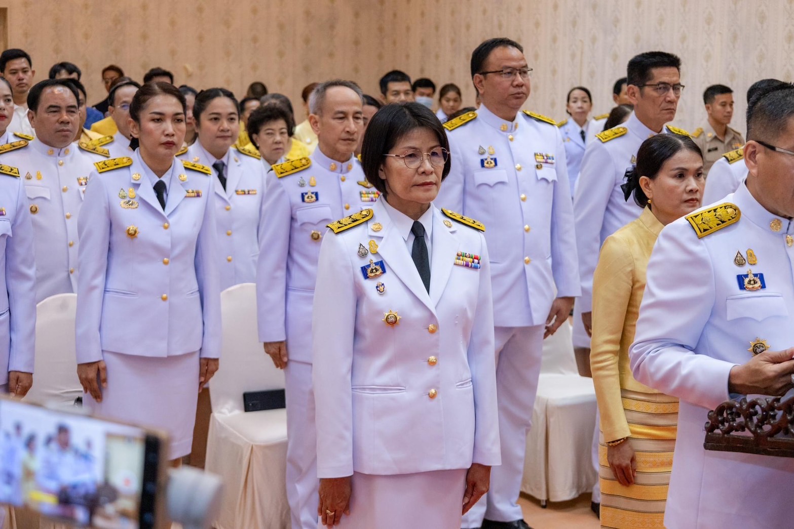 🦋จังหวัดสุโขทัย จัดพิธีมอบแบบลายผ้าพระราชทาน “ผ้าลายสิริวชิราภรณ์” “ผ้าลายชบาปัตตานี” และเครื่องหมายรับรองสินค้าแฟชั่นและหัตถกรรมพระราชทาน “Sustainable Fashion : แฟชั่นแห่งความยั่งยืน”